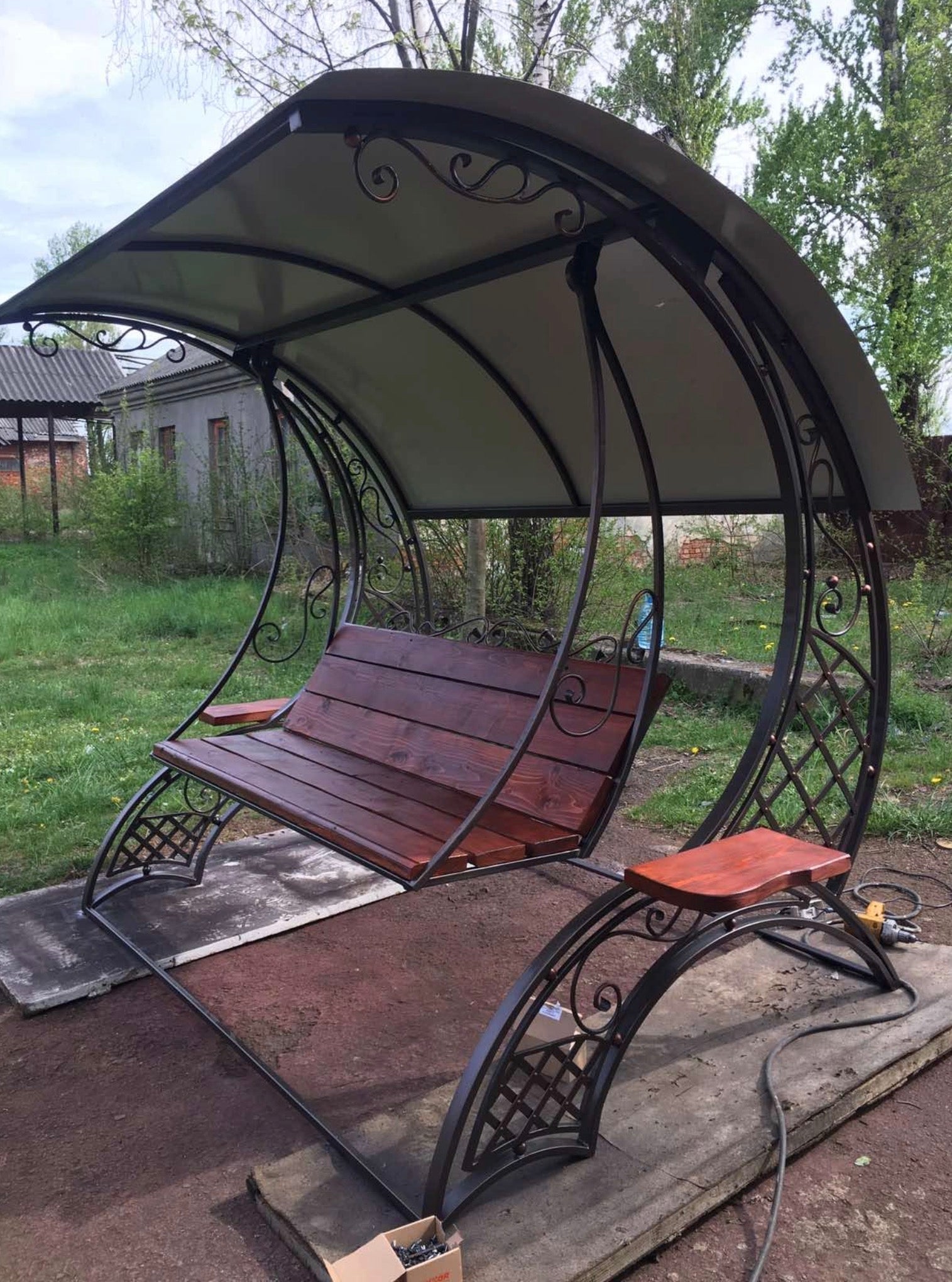 Heirloom Garden Glider